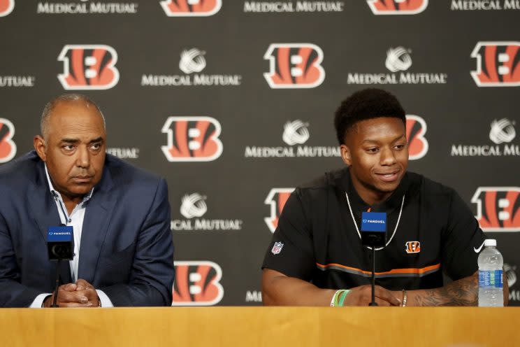 Joe Mixon (right) and Bengals coach Marvin Lewis (left) meet with the media after the Bengals drafted Mixon. (AP)
