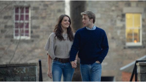 Ed McVey y Meg Bellamy como el príncipe William y Kate Middleton en The Crown
