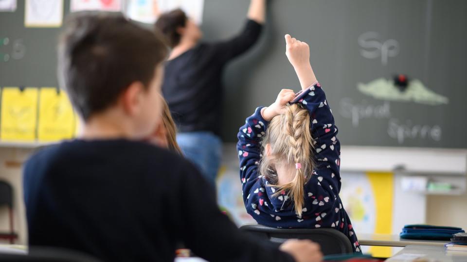 Nicht nur Schlafforscher, sondern auch Kinder sind für einen späteren Beginn der ersten Schulstunde. Foto: Sebastian Gollnow