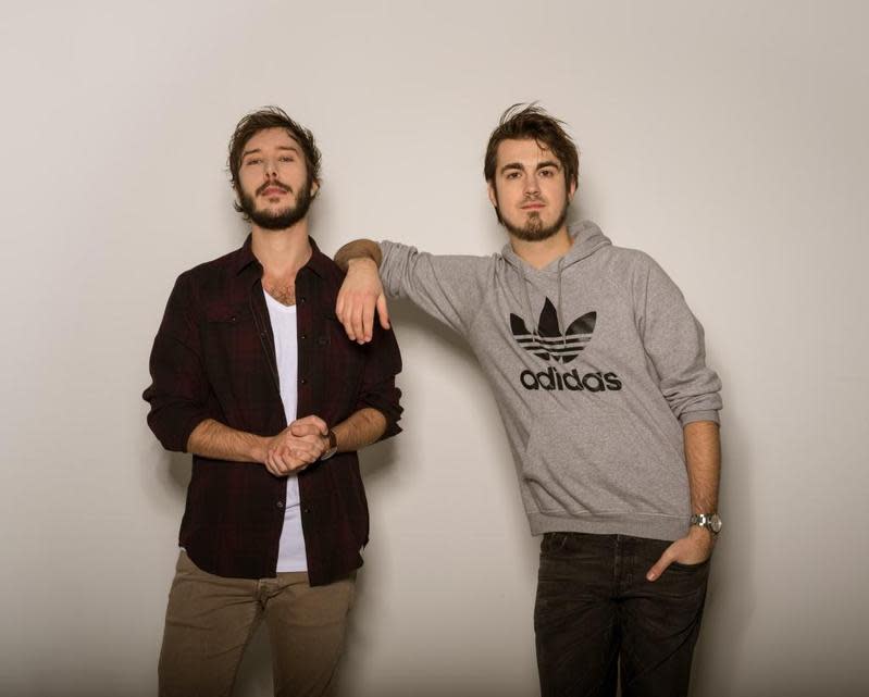 來自荷蘭的魯賓（右）與維多，是電音雙人組Vicetone，也是「抬棺舞」音樂的創作者。（Vicetone提供）