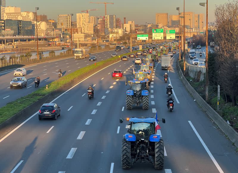 French farmers converge on Paris, to protest over pesticide restrictions