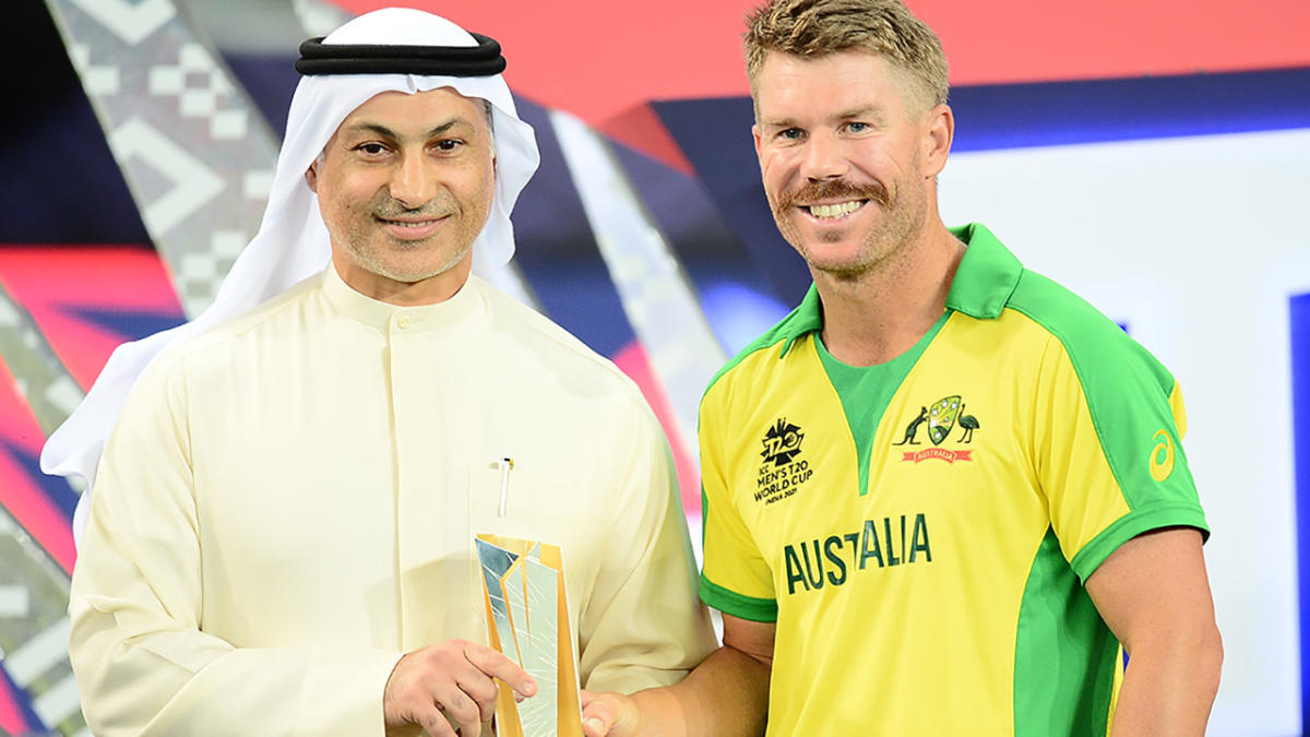 T20 World Cup 2021: David Warner Wins Player of The Tournament Award -  News18