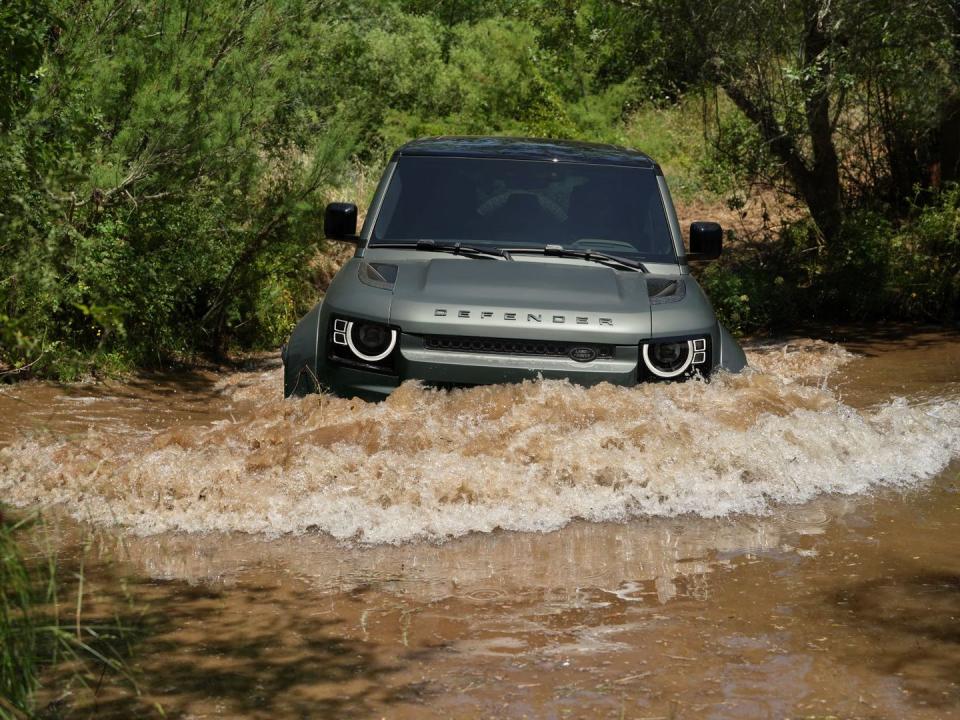 2025 land rover defender octa