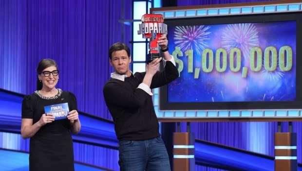 Host Mayim Bialik and champion Ike Barinholtz on Celebrity Jeopardy!<p>ABC</p>