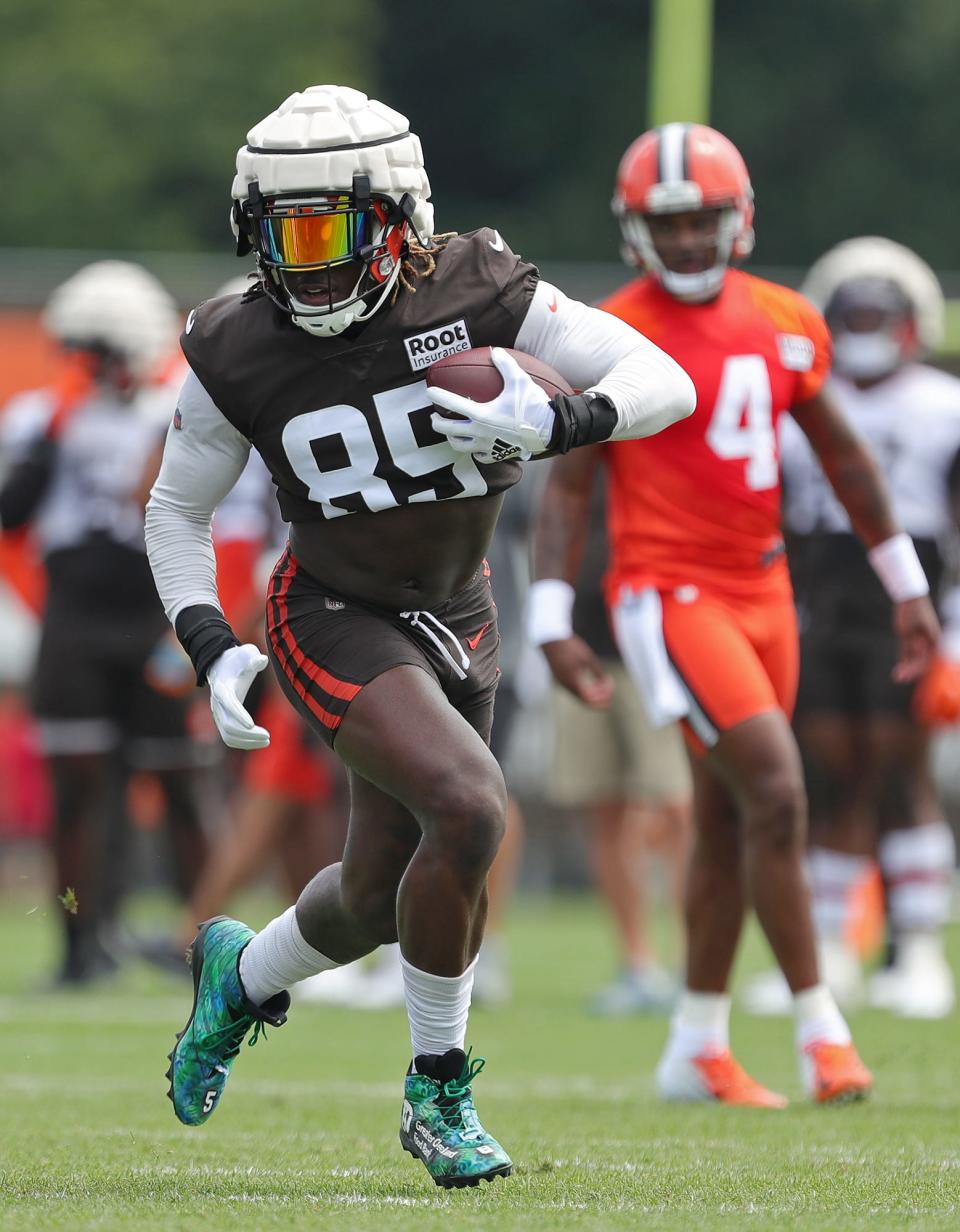 Cleveland Browns tight end David Njoku runs for yards after a catch during the NFL football team's football training camp in Berea on Monday.