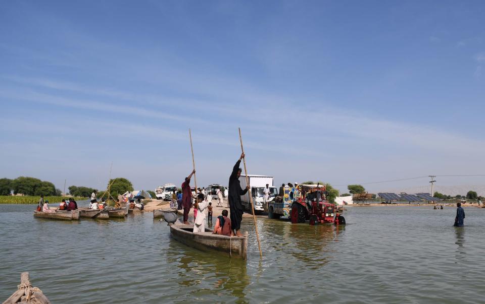 Pakistani flood victims being evacuated after a flash flood in Daddu district on September 3rd - Anadolu Agency