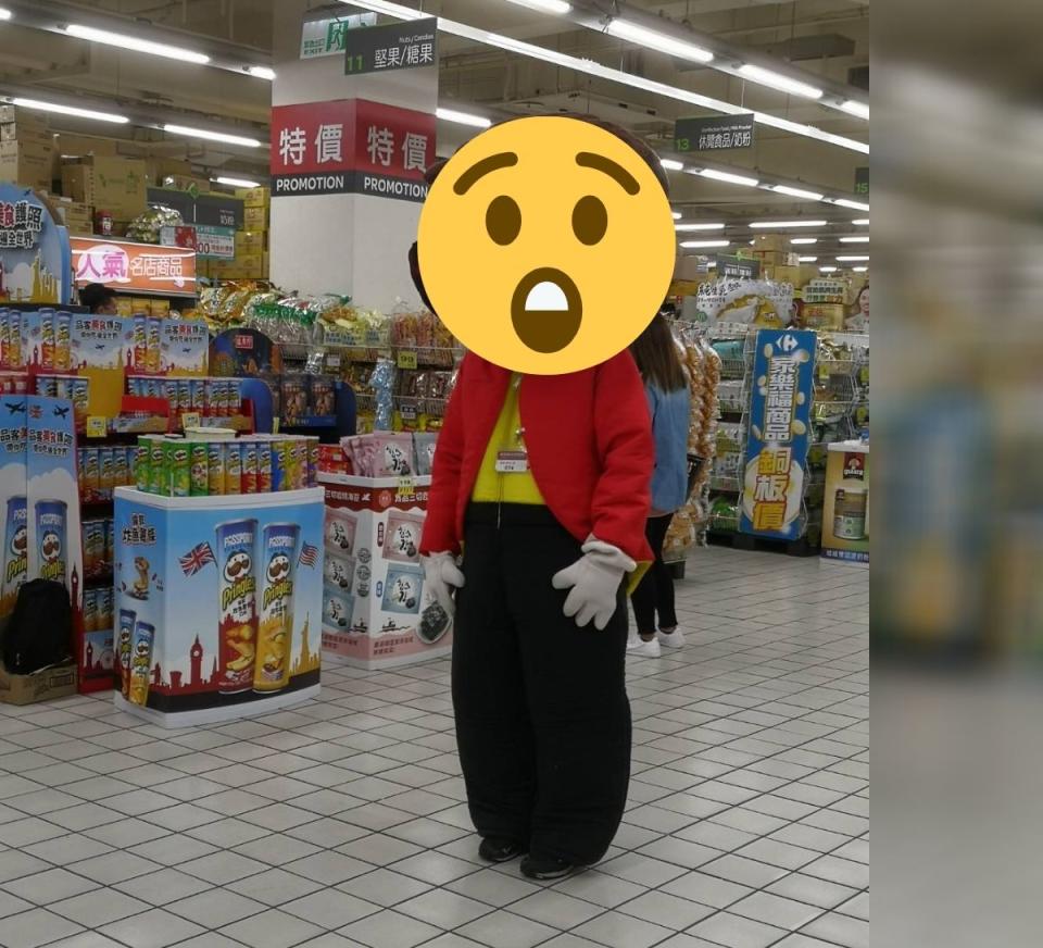 &lt;p&gt;&#x008001;&#x005916;&#x005728;&#x0053f0;&#x007063;&#x008d85;&#x005e02;&#x009a5a;&#x00898b;&#x0054c1;&#x00514b;&#x005148;&#x00751f;&#x00771f;&#x009762;&#x0076ee; | Pringles guy is seen wearing his signature haircut, mustache, and watery eyes, and is dressed in yellow with a red suit jacket.&#xa0;&#xa0;(Courtesy of @varda2_varda&lt;br /&gt;
/Twitter)&lt;/p&gt;
