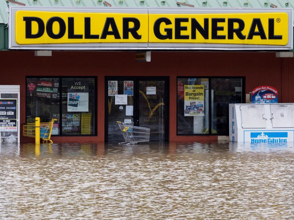 <p>The Dollar Store at Second Street is flooded by the St. Joseph River in downtown Niles, Mich., Thursday, Feb. 22, 2018. (Photo: Mark Bugnaski/Kalamazoo Gazette-MLive Media Group via AP) </p>