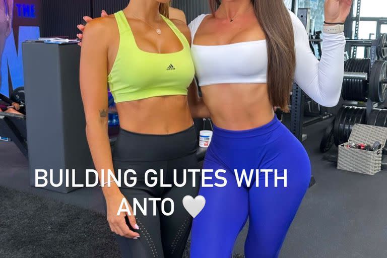 "Construyendo glúteos con Anto", celebró la compañera de Roccuzzo con una foto junto a la empresaria en Instagram