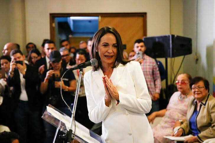 Foto del jueves de Maria Corina Machado hablando tras ser proclamada como ganadora de la interna opositora en Venezuela, en un acto en Caracas