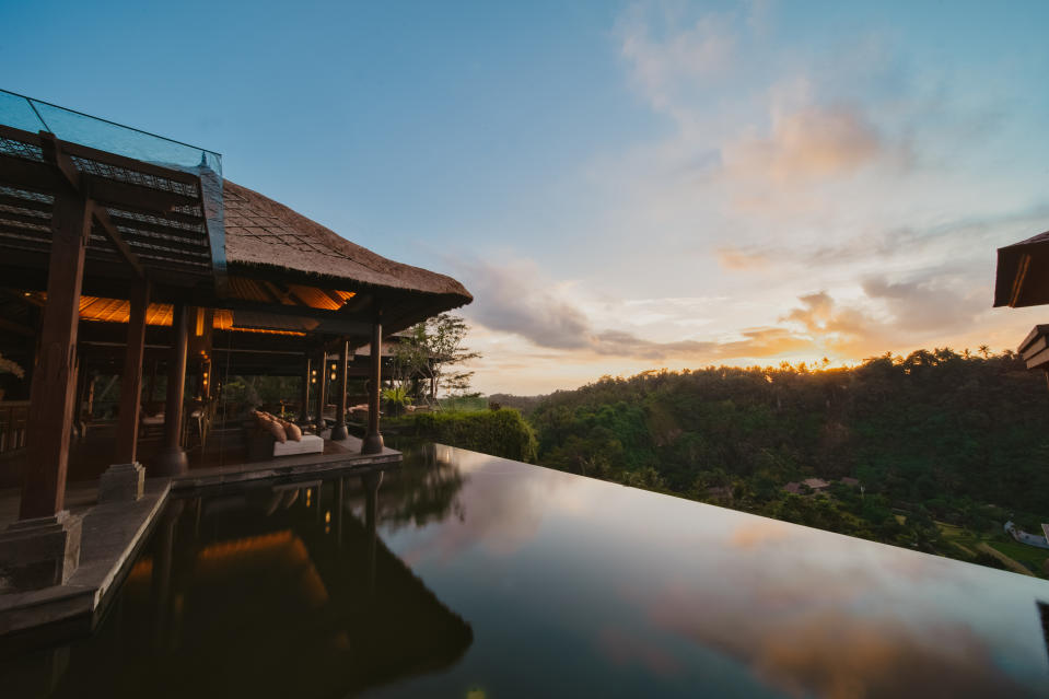 Ambar Bar - Mandapa - Ritz-Carlton Reserve - Resort - Bali - Infinity Edge Water Feature