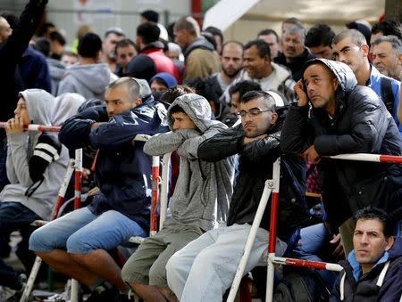 Migrants queue at the compound outside the Berlin Office of Health and Social Affairs (LaGeSo) as they wait for their registration in Berlin, Germany September 21, 2015. REUTERS/Fabrizio Bensch