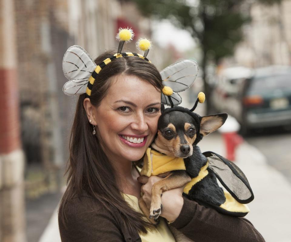 13) Dog and Owner Bumblebee Costumes