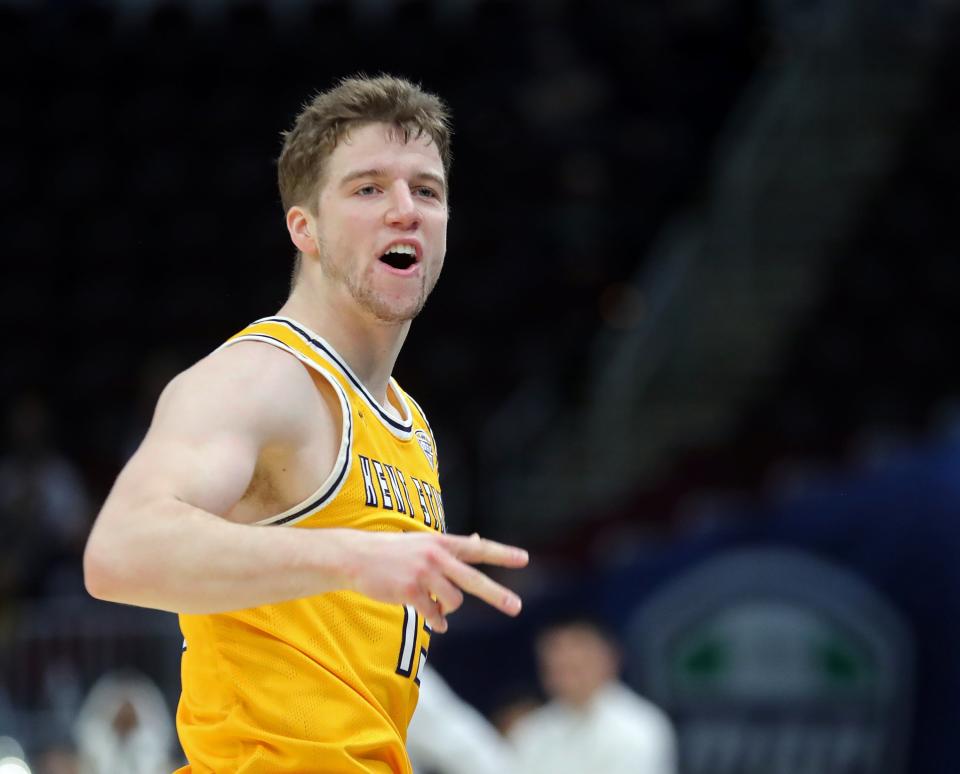 Kent State's Mike Bekelja (15) celebrates after making a 3-pointer in the quarterfinals of the Mid-American Conference Tournament on Thursday in Cleveland.