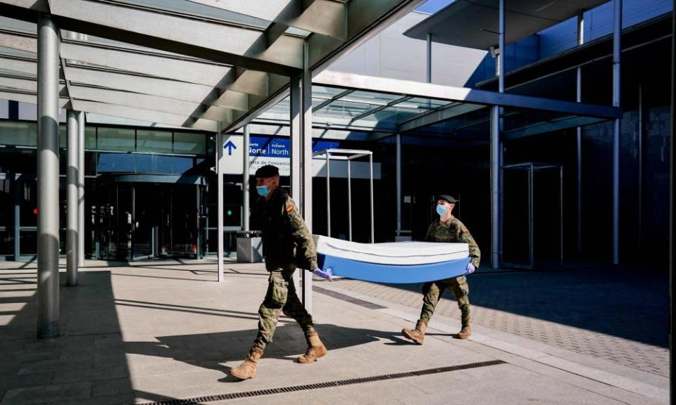 Soldiers help turn the Ifema conference centre into a huge Covid-19 hospital.