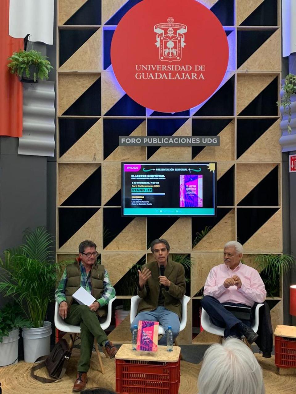 Luis Alberto Navarro, Juan Nepote y Roberto Castelán, durante la presentación del libro sobre José María Arreola en la Feria Internacional del Libro de Guadalajara 2023. Cedida por Juan Nepote