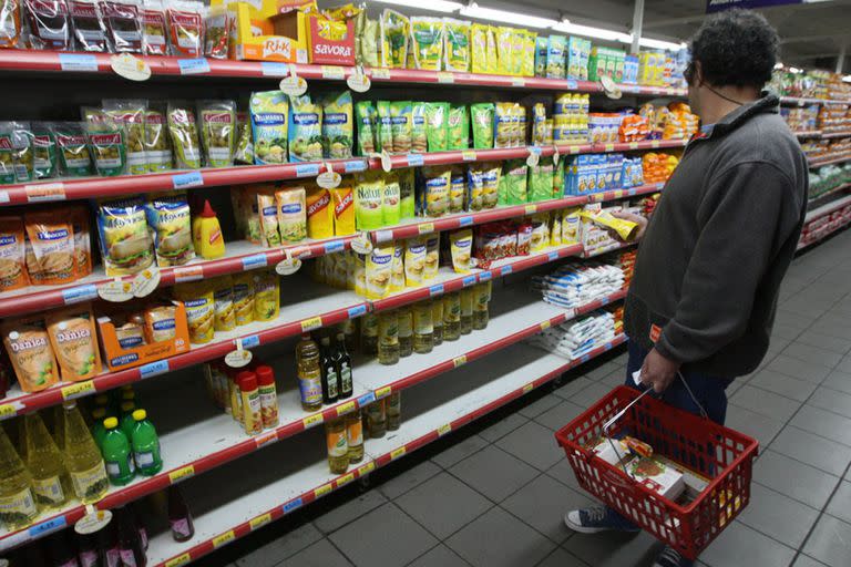 El titular de la Asociación de Supermercados Unidos, Juan Vasco Martínez, desmintió hoy faltantes en las góndolas