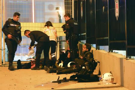 Turkish policemen at the site of an explosion in central Istanbul, Turkey, December 10, 2016. REUTERS/Murad Sezer