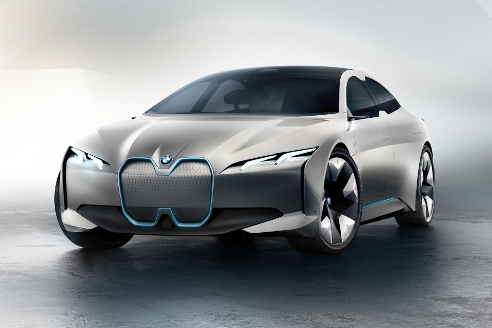 兩年前法蘭克福車展，BMW曾展示過i Vision Dynamics Concept的概念電動車，而2020 BMW i4可說是BMW電動車版圖第一步