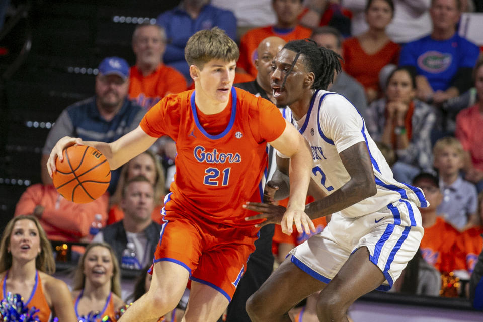 Florida forward Alex Condon (21) drives on Kentucky forward Aaron Bradshaw (2) during the second half of an NCAA college basketball game Saturday, Jan. 6, 2024, in Gainesville, Fla. (AP Photo/Alan Youngblood)