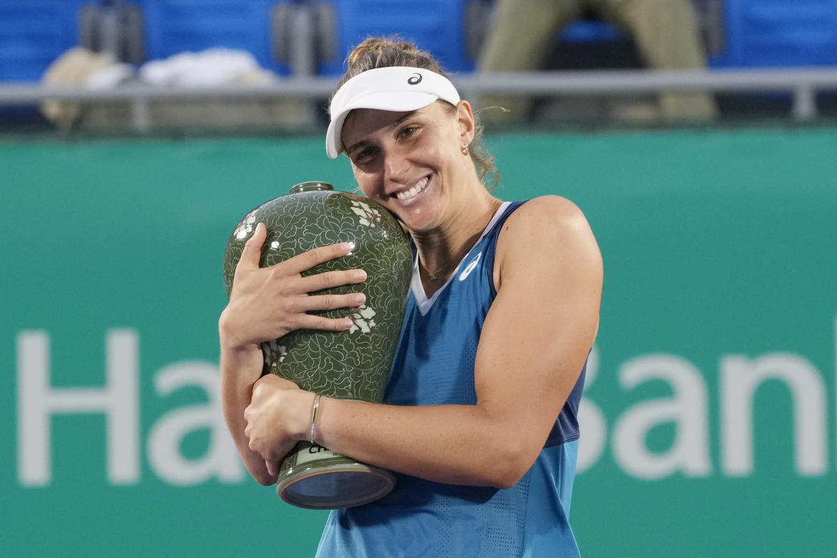 Haddad Maia beats top-seeded Kasatkina to win Korea Open