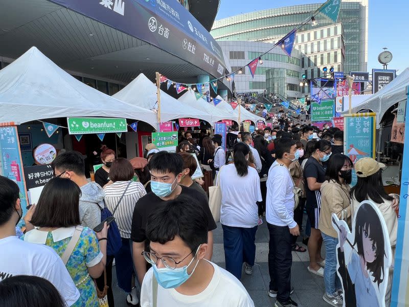 ▲「橘子嘉年華」的「好神SHOW市集」現場結合地方美食，橘子集團旗下遊戲與多元服務、生活風格品牌、職籃隊伍等打造全新的泛娛樂體驗。（圖／記者張志浩攝）