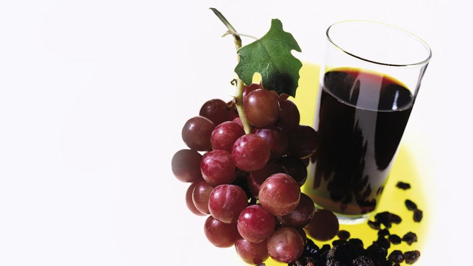 Jugo de uva, uvas y pasas