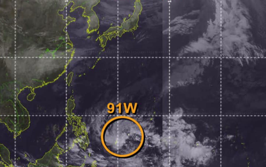 位於菲律賓東方編號91W的熱帶擾動，有機會成為今年首颱杜鵑，最快明恐變成熱帶性低氣壓，但後續發展還需再觀察。（圖片翻攝FB/賈新興）