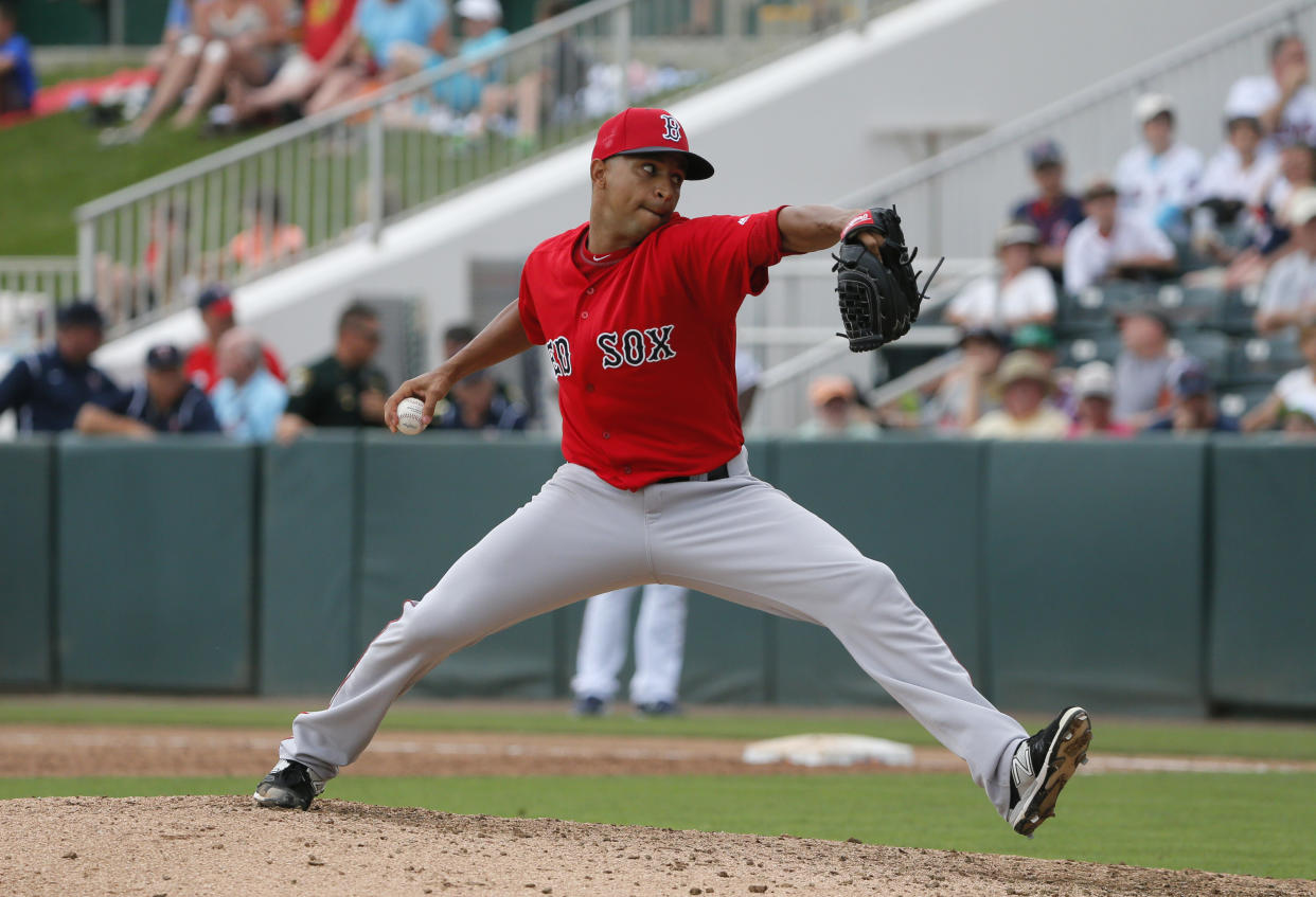 Boston Red Sox relief pitcher Anthony Varvaro works against the Minnesota Twins in a spring training baseball game, on March 29, 2016, in Fort Myers, Fla. (Tony Gutierrez / AP file)