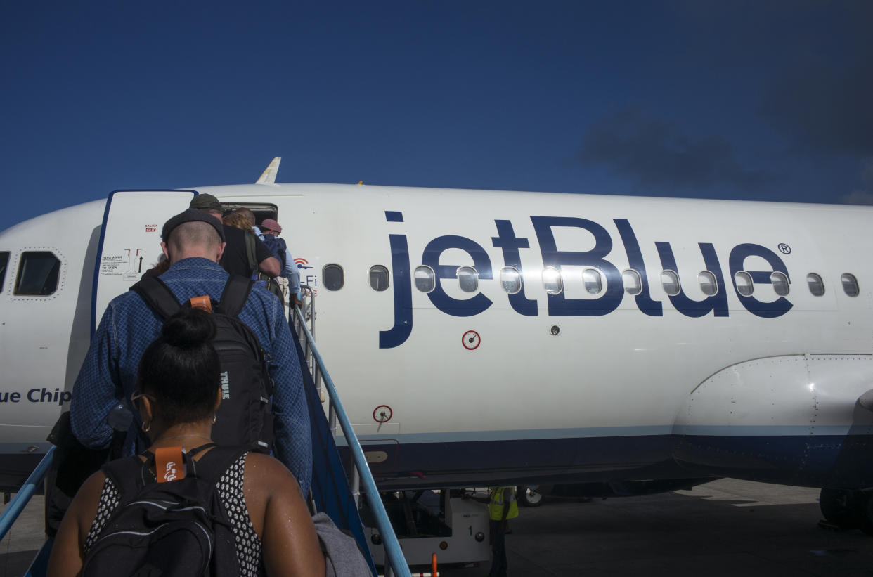 Passengers board a JetBlue flight. (Photo: Robert Nickelsberg via Getty Images)