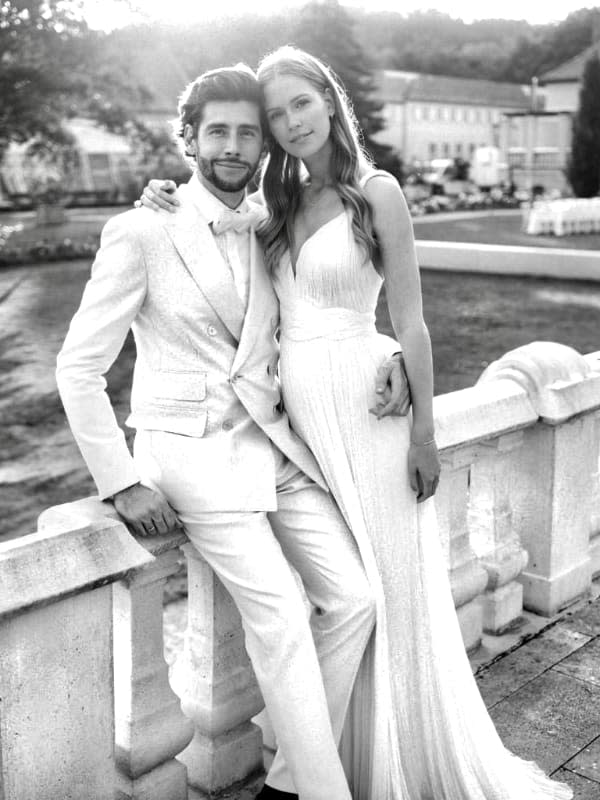 Posado de Álvaro Soler y Melanie Kroll el día de su boda
