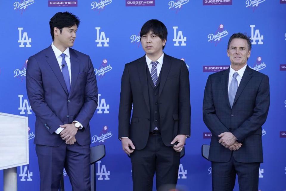 大谷翔平(左起)、翻譯水原一平、經紀人巴雷洛。（美聯社資料照）