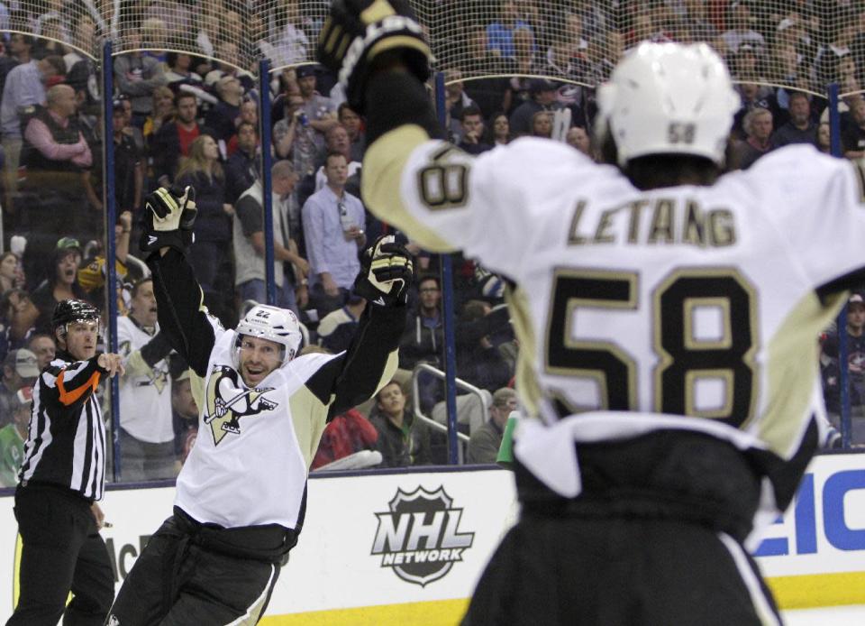 Pittsburgh Penguins' Lee Stempniak, left, celebrates his goal against the Columbus Blue Jackets' during the third period of a first-round NHL playoff hockey game Monday, April 21, 2014, in Columbus, Ohio. The Penguins defeated the Blue Jackets 4-3. (AP Photo/Jay LaPrete)