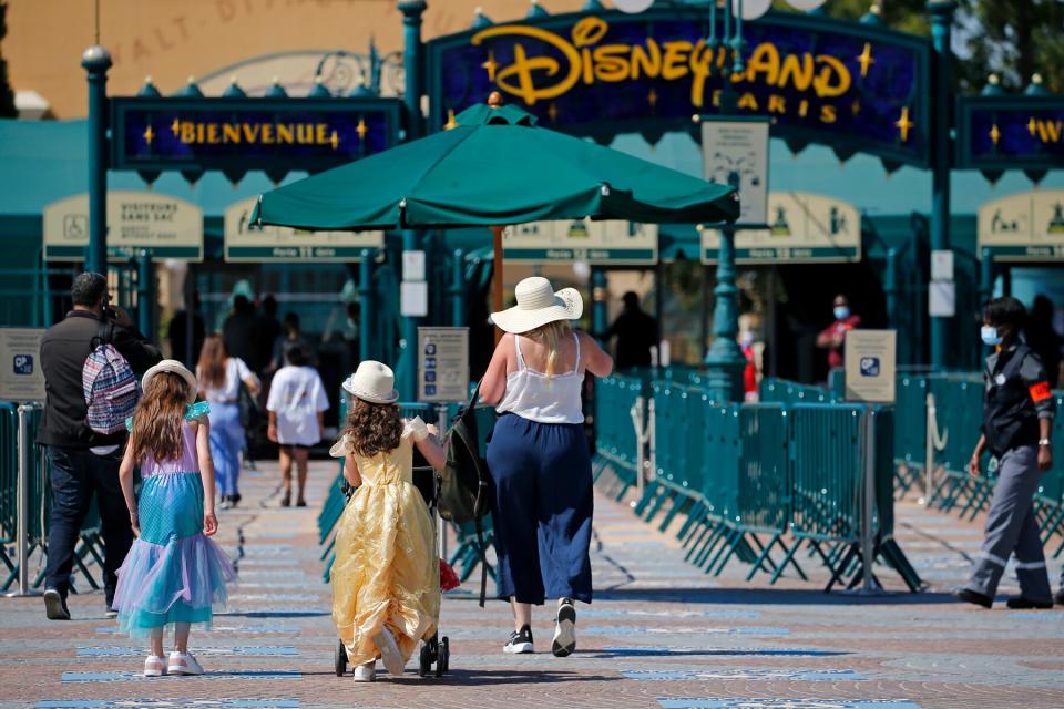 guests arrive at Disneyland Paris