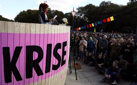 Climate activists from Extinction Rebellion launch a new wave of "civil disobedience" in Berlin