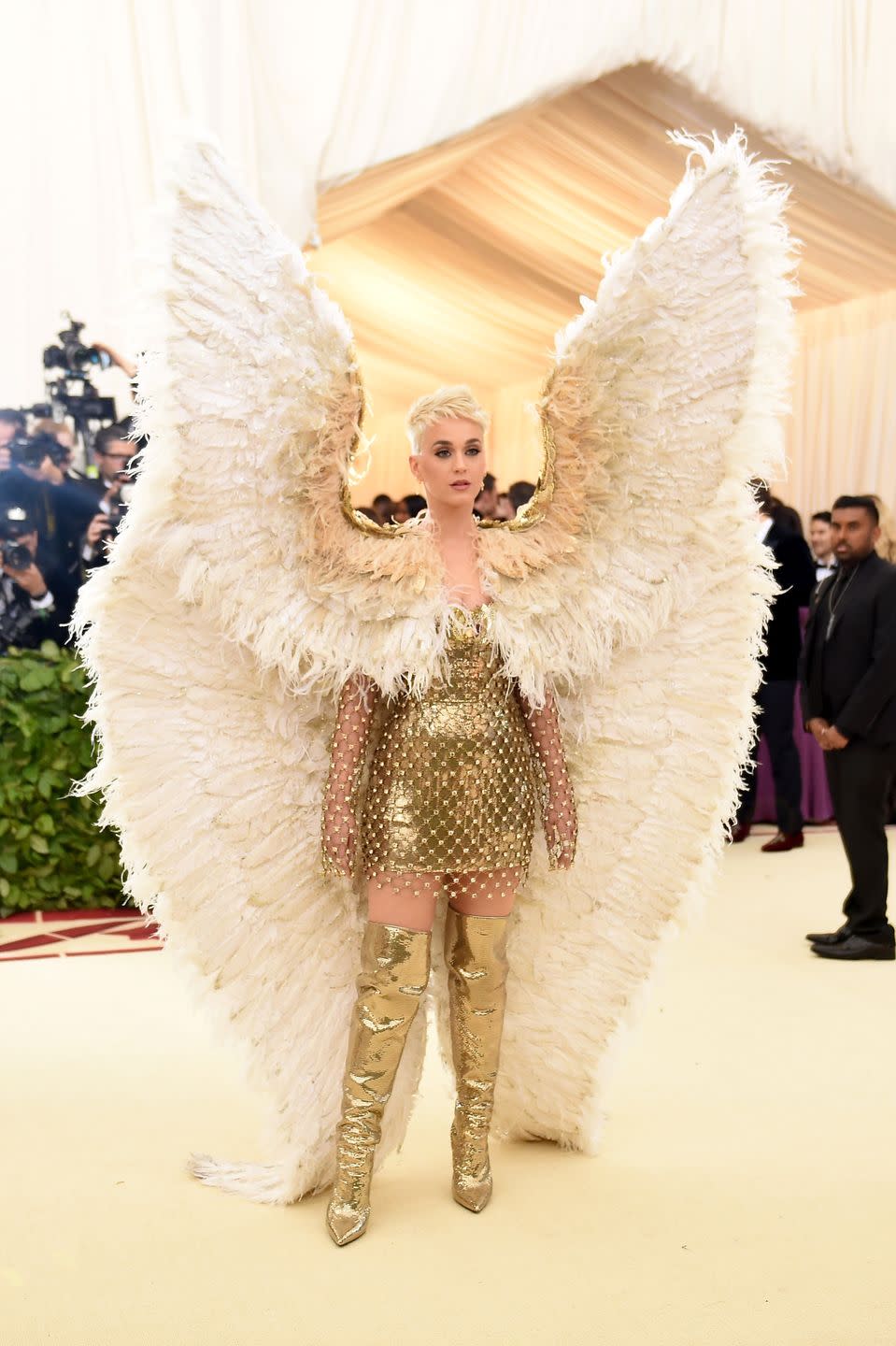 heavenly bodies fashion the catholic imagination costume institute gala arrivals