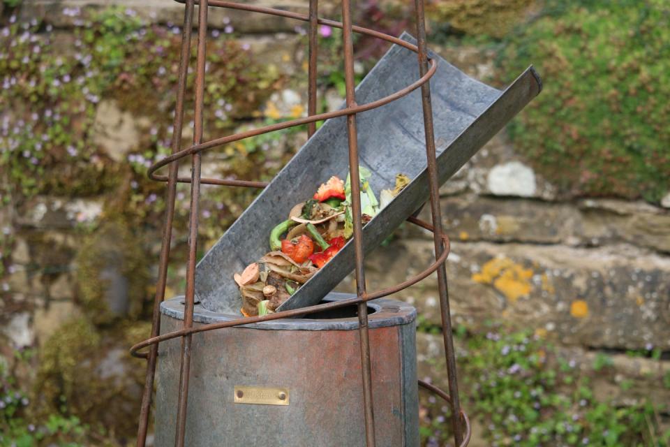 <p><strong>Finalist: </strong>A combination between an attractive obelisk for plant support and a composter which directly feeds the plant around it from the resulting compost.</p><p><a class="link " href="http://wilstone.com/" rel="nofollow noopener" target="_blank" data-ylk="slk:SEE MORE;elm:context_link;itc:0;sec:content-canvas">SEE MORE</a></p>