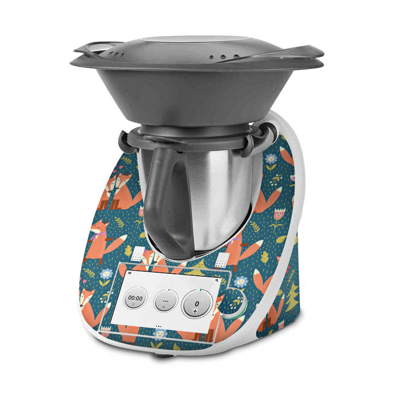 Kindlich verspielt oder elegant? Bei DeinDesign gibt es Thermomix-Folien für jeden Geschmack, die das Gerät auch noch schützen. (Foto: DeinDesign) 