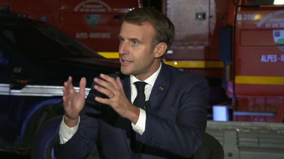 Emmanuel Macron à Saint-Martin-Vésubie, le 7 octobre 2020. - BFMTV