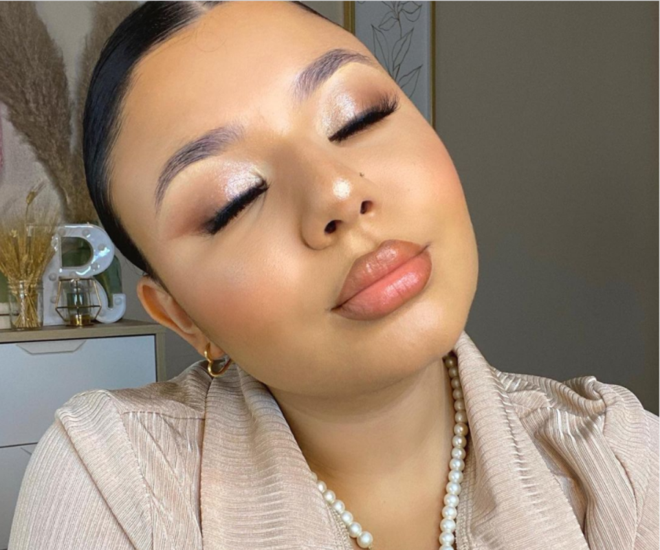 Instagram influencer wearing Il Makiage foundation