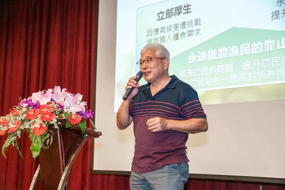 台南市養豬協進會理事長曾勝誠不平的表示，政治凌駕一切，迫害專業性，讓他覺得臺北是政治好黑暗的地方。（圖片提供／農業部漁業署）