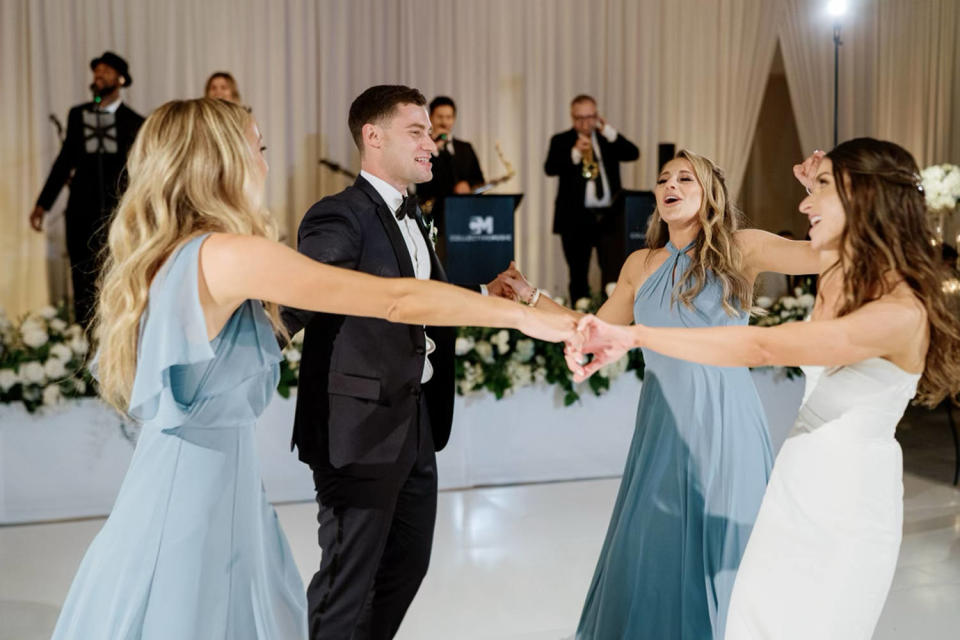 Older sisters share dance with brother at his wedding after mom dies in heartfelt video (Courtesy Nicole Pellegrino )