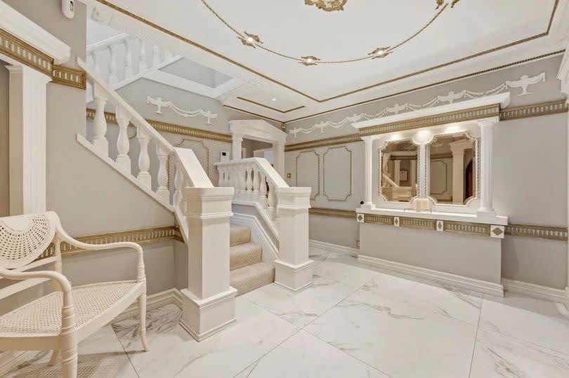 The grand entrance hall -Credit:Zoopla / Butler Ridge