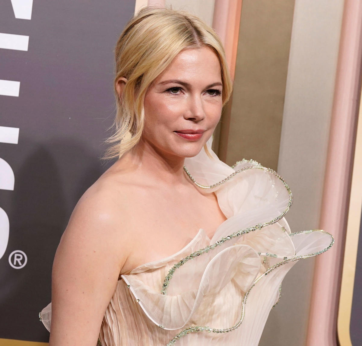 Michelle Williams Rocks Daring White Dress at the 2023 Golden Globes