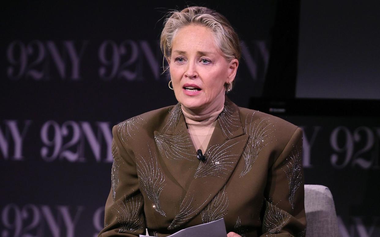 Hollywood-Star Sharon Stone kritisiert Donald Trump als Politiker scharf - und will ihn sogar hinter Gittern sehen. (Bild: 2023 Getty Images/Theo Wargo)