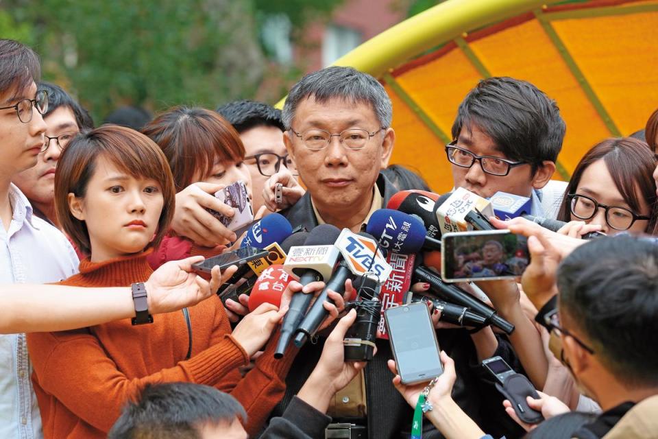 台北市長柯文哲力拚連任，未來的對手有可能是前台北縣長周錫瑋。