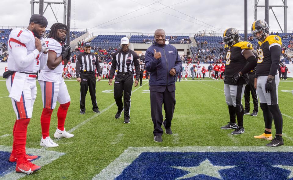Former Cleveland Browns player Frank Minnifield flips the coin Sunday before the Pittsburgh Maulers and New Jersey Generals game at Tom Benson Hall of Fame Stadium in Canton.