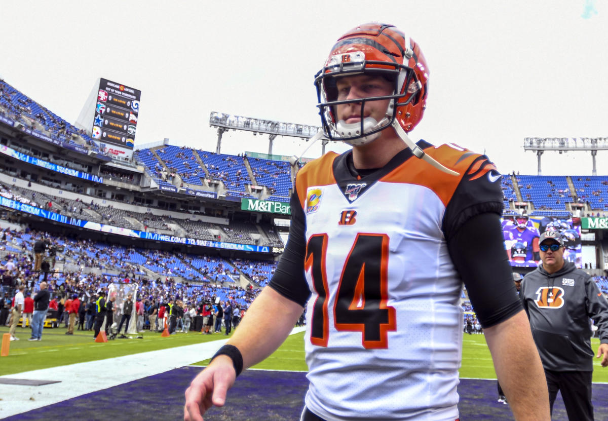 Bengals bench Andy Dalton, turn to rookie after 0-8 start