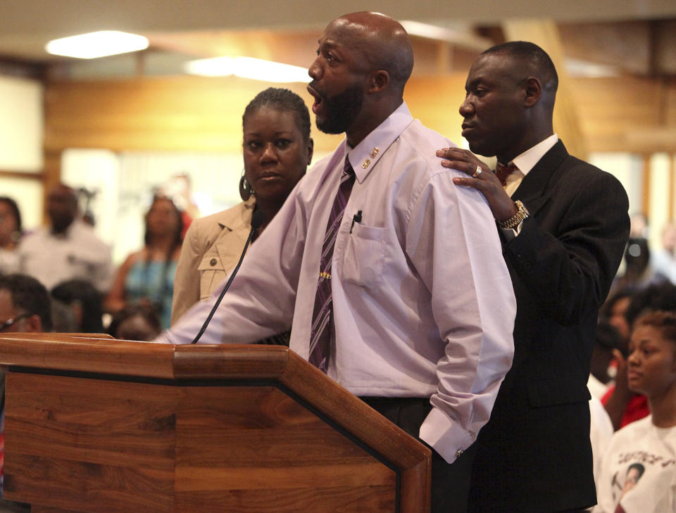 <strong>March 21, 2012</strong> -- The Sanford City Commission votes "no confidence" in Sanford Police Chief Bill Lee and calls for his resignation.