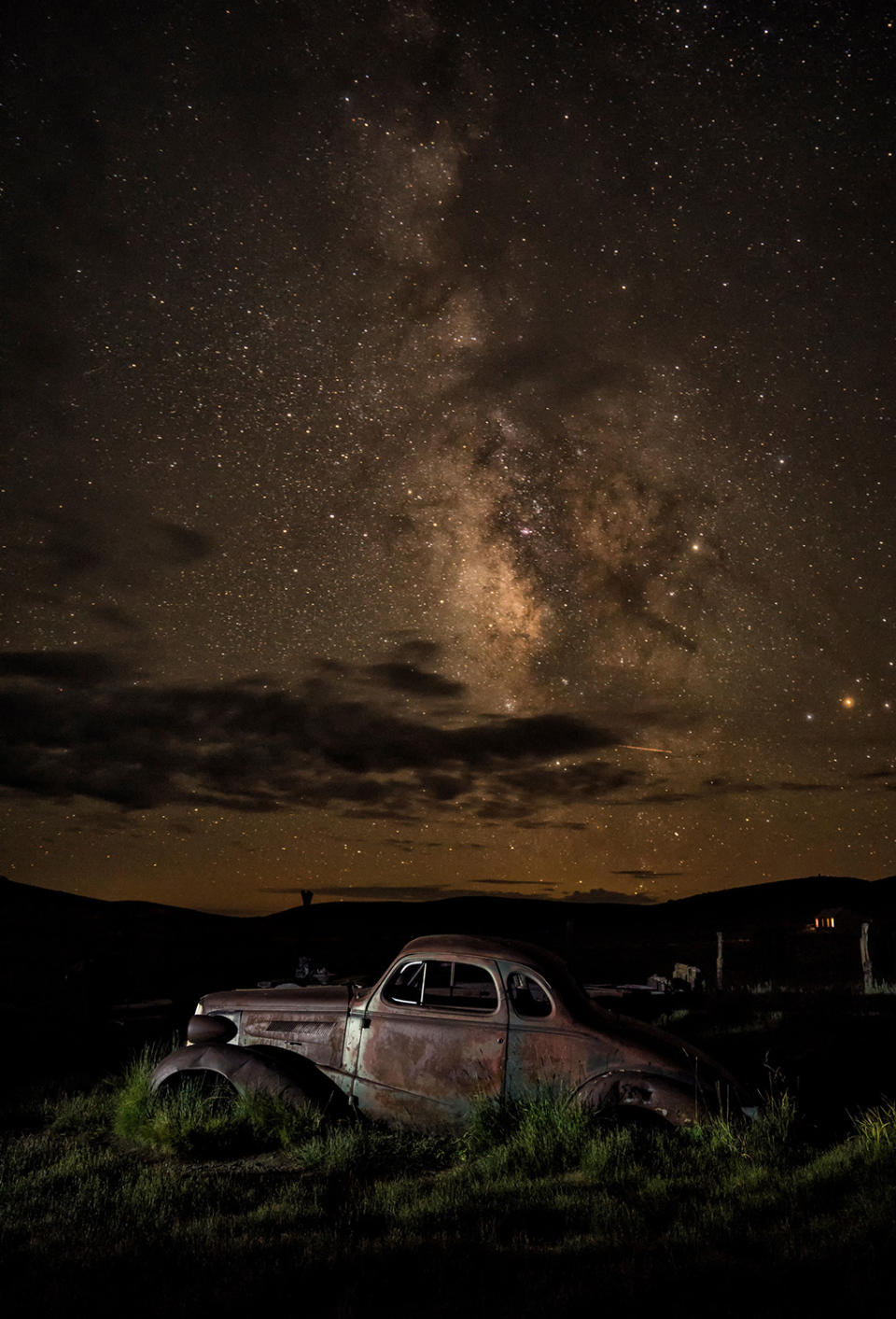 <p>Matthew captured the Milky Way glittering above ramshackle houses, clapped-out trucks, and stores that once served Bodie’s locals. (Photo: Matthew Christopher — Abandoned America/Caters News) </p>